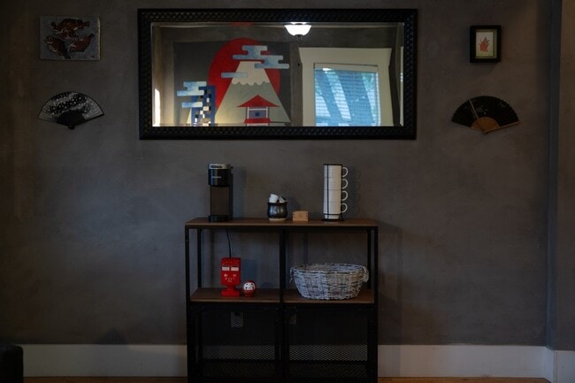 Building Photo - 608 Park St.