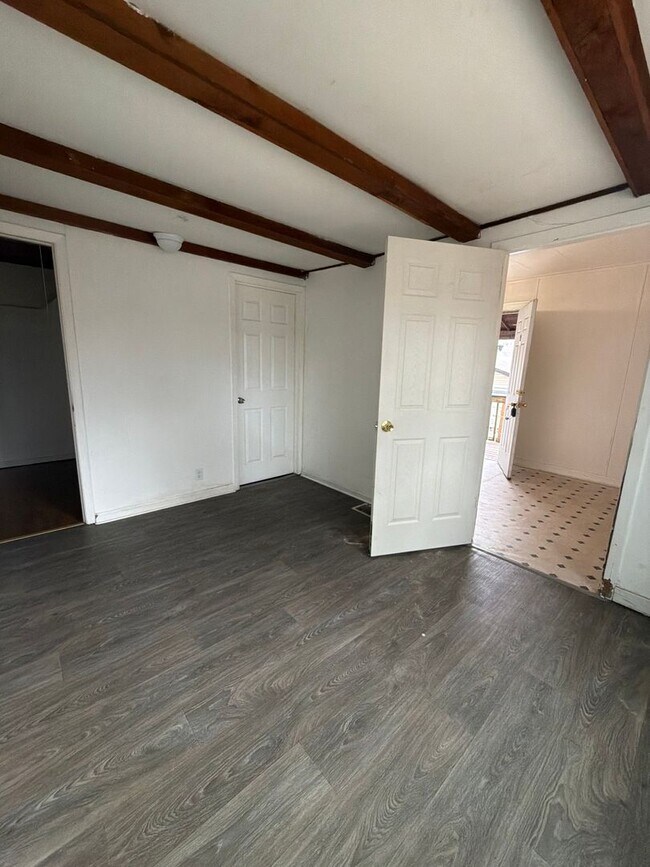 Foto del edificio - 2423 Lincoln Ave