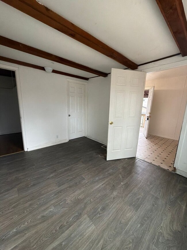 Photo - 2423 Lincoln Ave Apartment