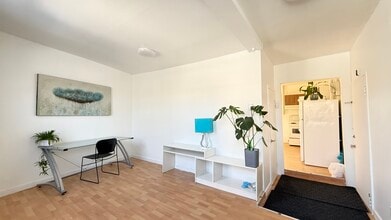 Building Photo - 136 Rue Bérard