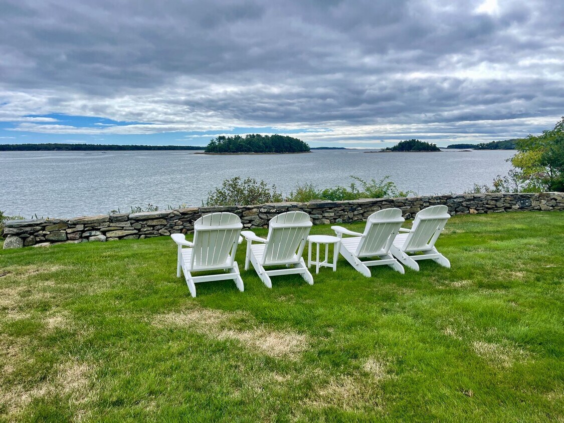 327 Lower Flying Point Rd, Freeport, ME 04032 House Rental in