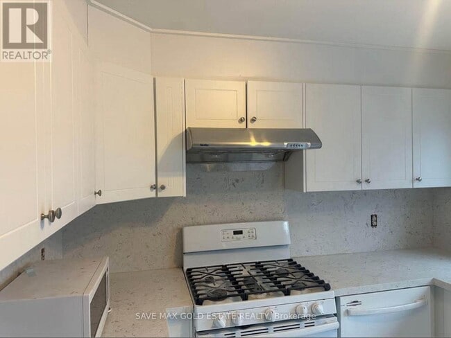 Building Photo - 75-75 Strathaven Dr
