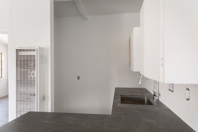 Foto del edificio - Charming Sunny Pacific Grove Duplex - Available early June