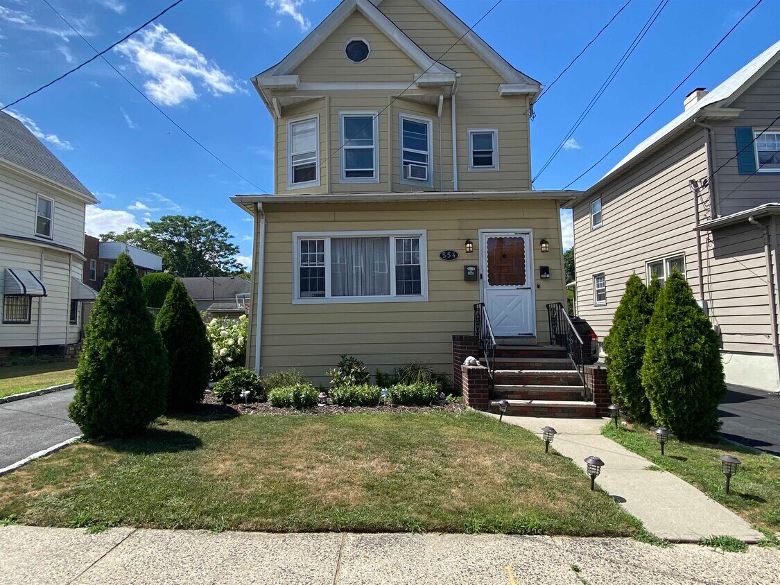 554 Second Ave Unit 1, Lyndhurst, NJ 07071 Condo for Rent in