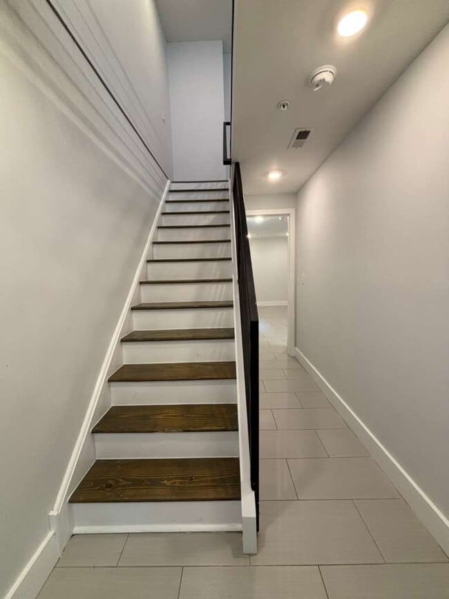 Building Photo - 2347 N 6th St