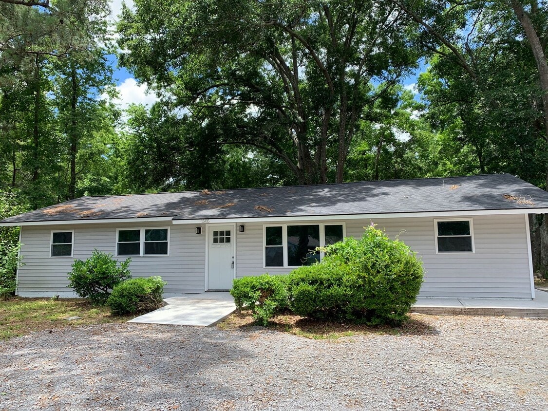 3 Bedroom 2 Bath House with Fenced-in Yard... - 3 Bedroom 2 Bath House with Fenced-in Yard...