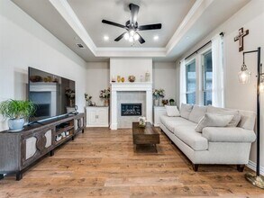 Building Photo - 4300 Carrera Dr