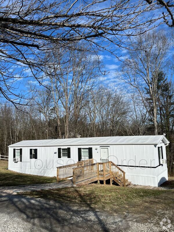 Building Photo - 14 Twin Oaks Dr