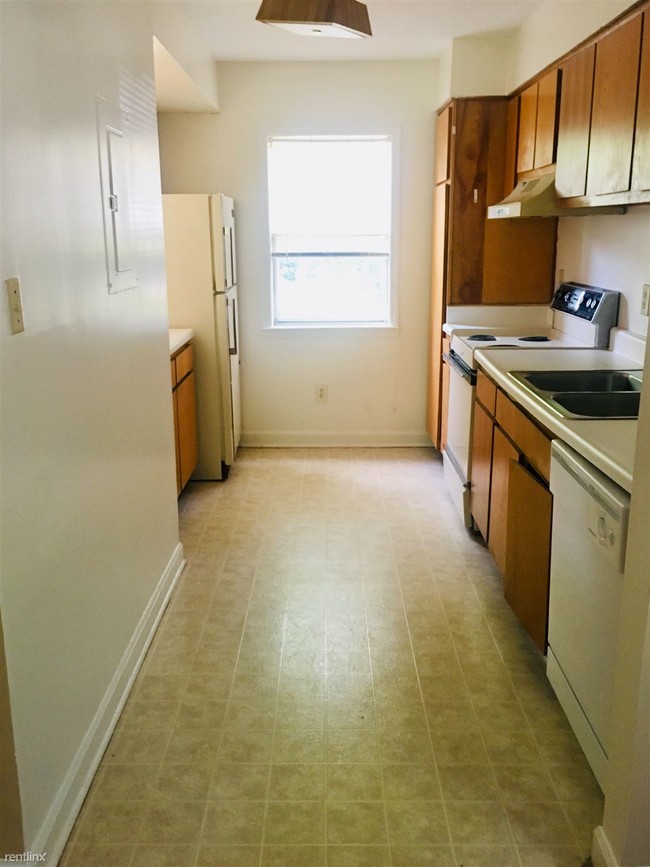 Building Photo - 2 br, 2 bath House - Avery Close Condominiums