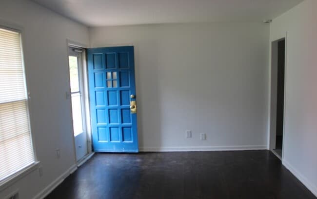 Building Photo - Large 5 bed 2 full bath Home in Independence