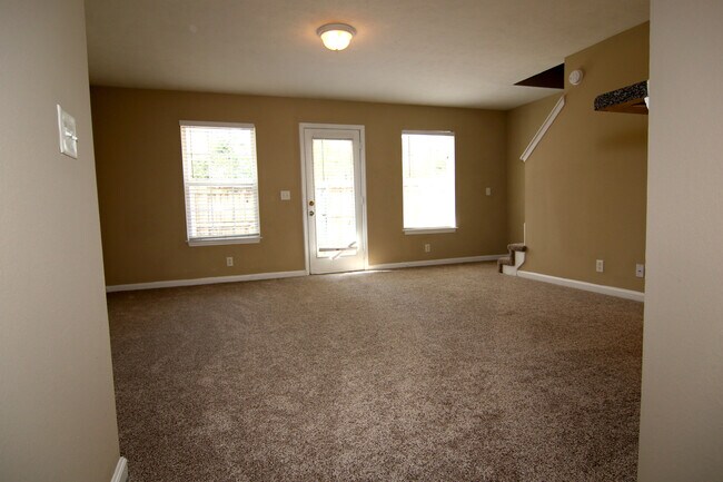 Foto del edificio - 323 Shoshone Pl