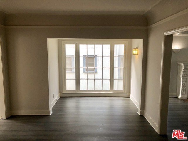 Building Photo - 834 S Stanley Ave
