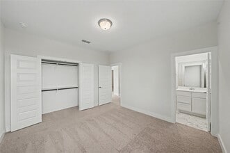 Building Photo - 5623 Logan Ridge Ln