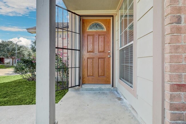 Building Photo - 15102 Jordan Oaks St