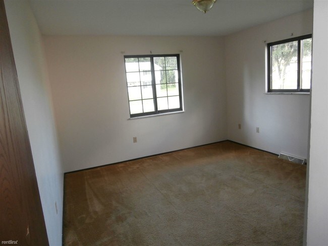 Building Photo - 2 br, 1 bath Duplex - 3236 Ramond St