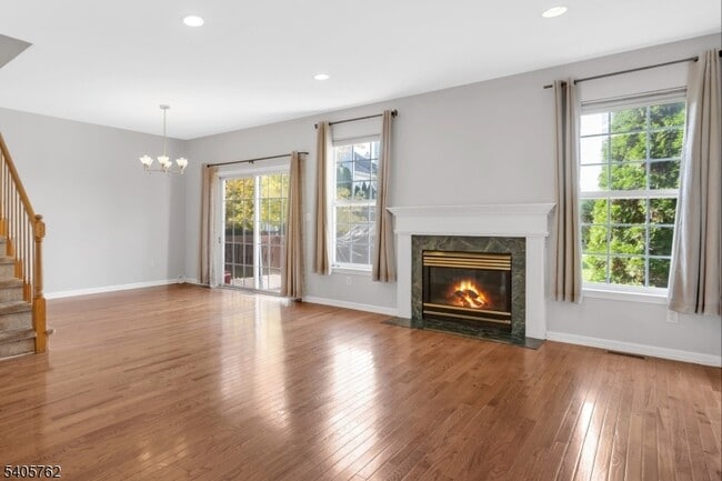 Foto del edificio - 107 Gladstone Dr