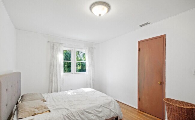 Foto del edificio - 22712 Leonora Dr