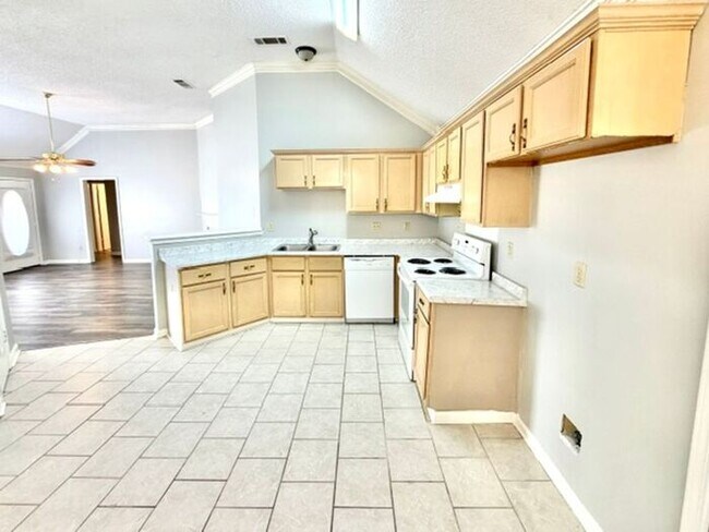 Foto del edificio - Coming Soon! Spacious 3 Bedroom 2 Bath Home In Southeast Memphis
