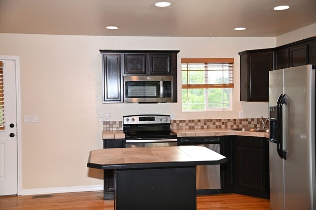Foto del edificio - 3 Bedroom townhome NO deposit on 24 month ...