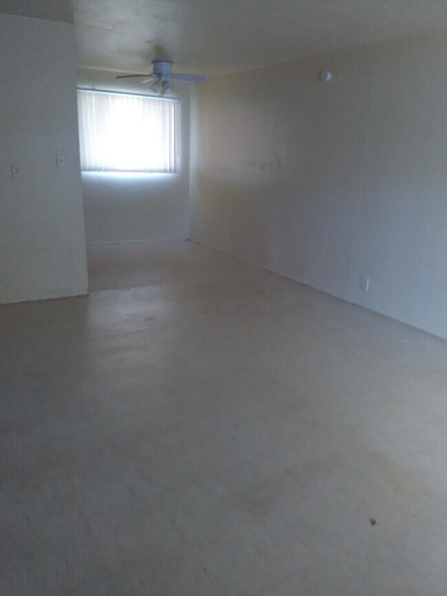 Foto del edificio - 5680 E 32nd St