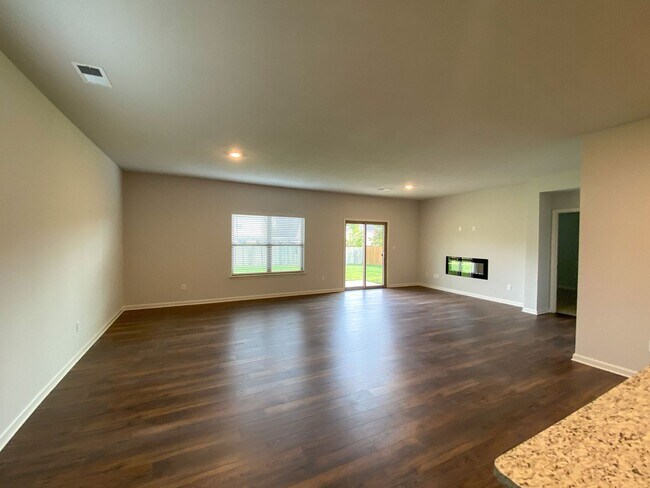 Foto del edificio - 4 bedroom 2 bath in Somerville built in 2023