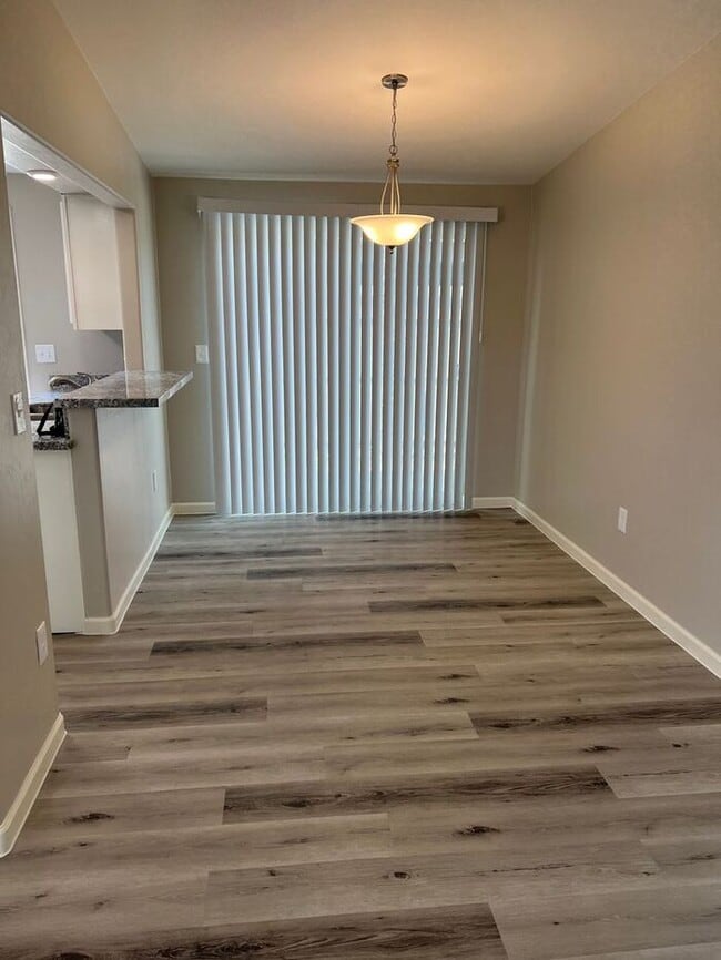 Building Photo - BRAND NEW INSIDE!!! 2 bedroom across from ...