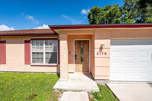 Foto del edificio - 2175 SE Heathwood Cir