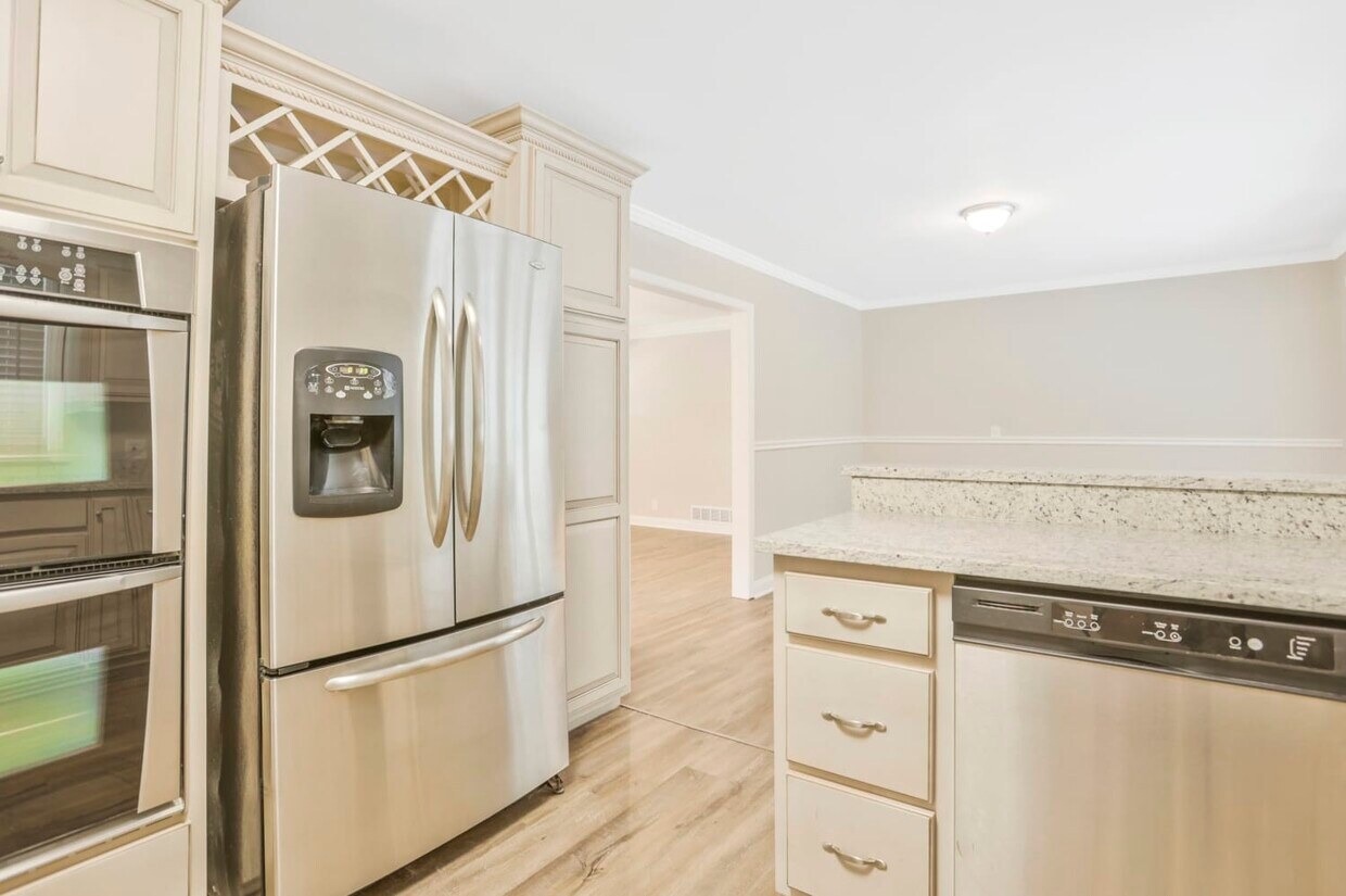 Primary Photo - 7216 Pinecrest Dr