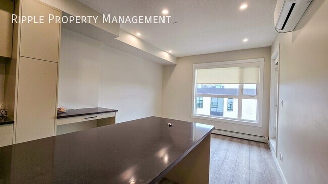 Photo du bâtiment - Modern 2 Beds, 2 Baths Apartment/Condo | N...