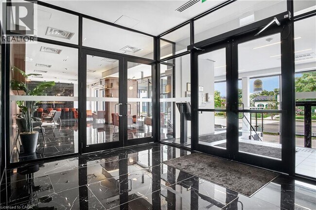 Photo du bâtiment - 181 King St S