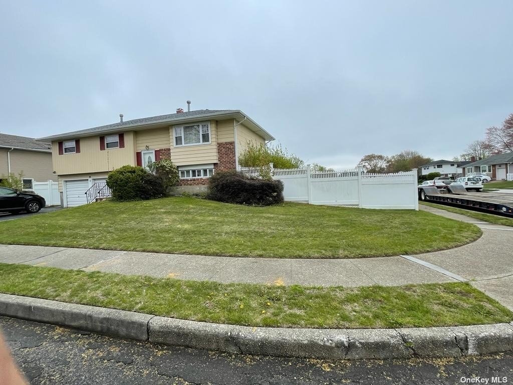 2 Florida St, Deer Park, NY 11729 House Rental in Deer Park, NY