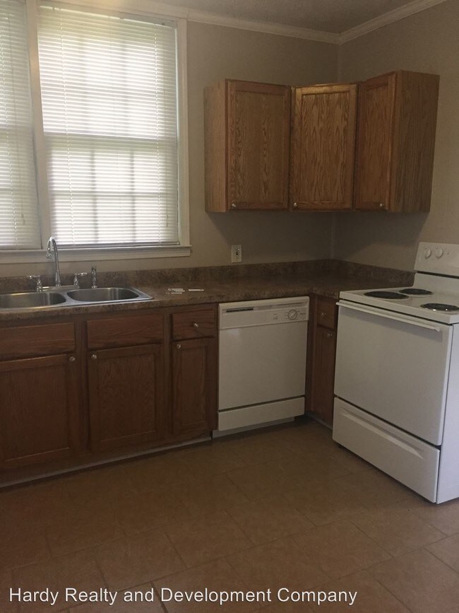 Building Photo - 2 br, 1 bath House - 8 Glover Street