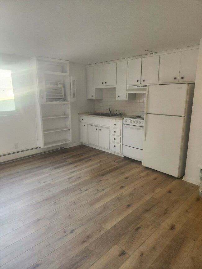 Kitchen - 3213 Grand Ave