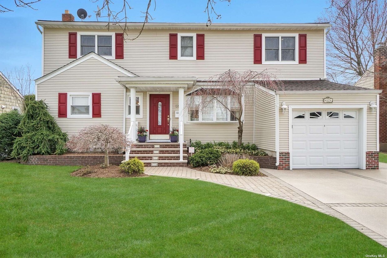 17 Stewart St, Plainview, NY 11803 House Rental in Plainview, NY