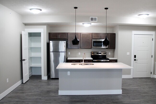 Building Photo - 715 Legacy Dr