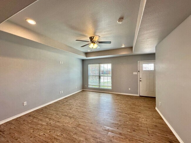 Building Photo - 3/2/2 in Frenship ISD! Available Now!