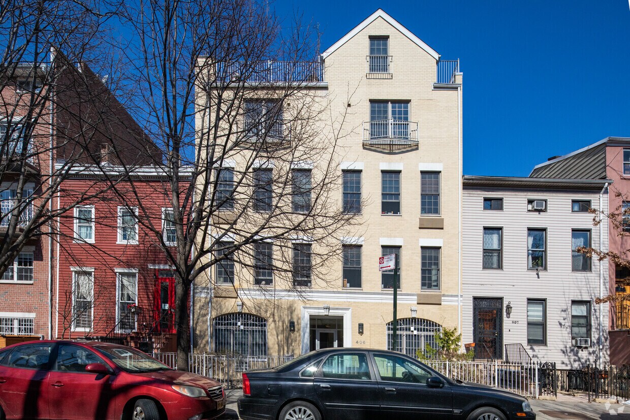 Building Photo - 405 Dean St