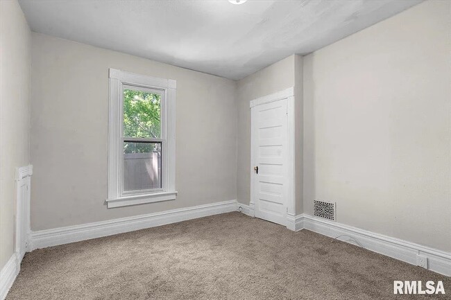 Building Photo - 1624 N 5th St