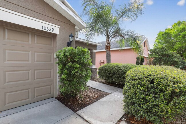 Foto del edificio - 10629 Shady Preserve Dr