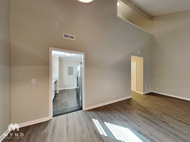 Building Photo - 3268 Priest Woods Dr