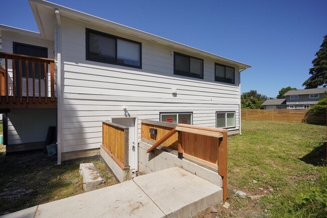 Building Photo - Maloy 1415