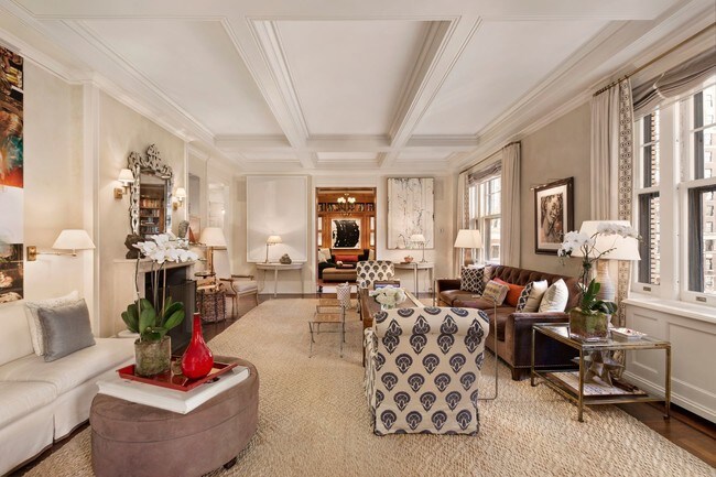 Building Photo - 555 Park Ave