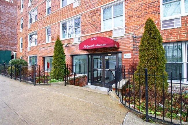 Building Photo - 3065 Sedgwick Ave