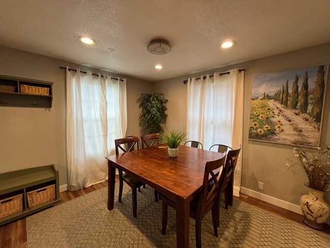 Foto del edificio - Move-in Ready 3 Bedroom Downtown Home