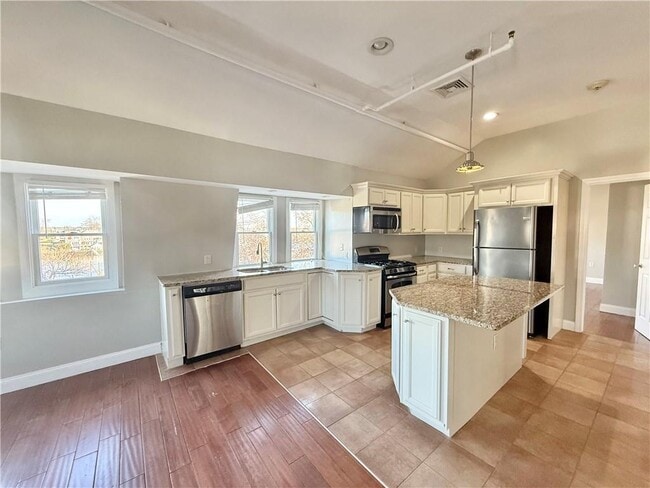 Building Photo - 23 Peck Ln