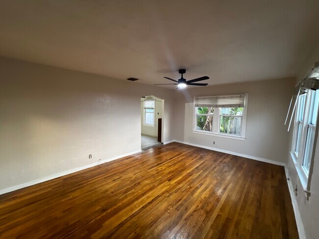 Foto del edificio - 3730 3rd Ave N