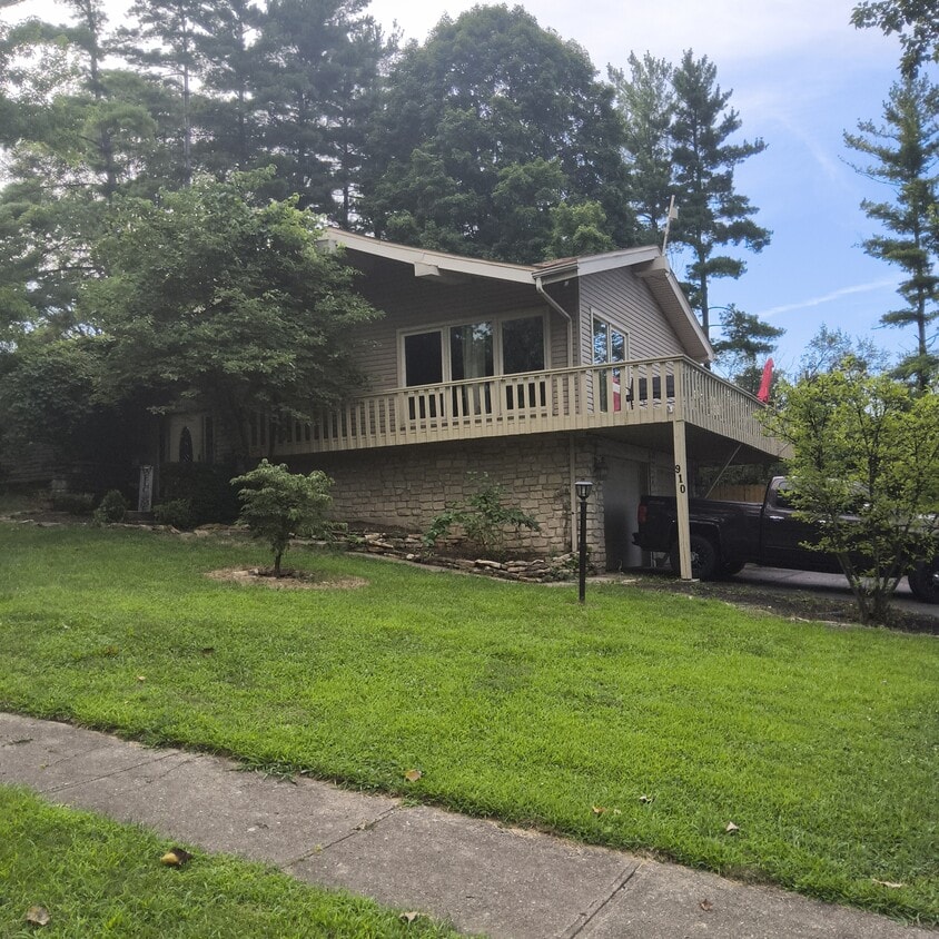 Primary Photo - 910 Ranch Rd