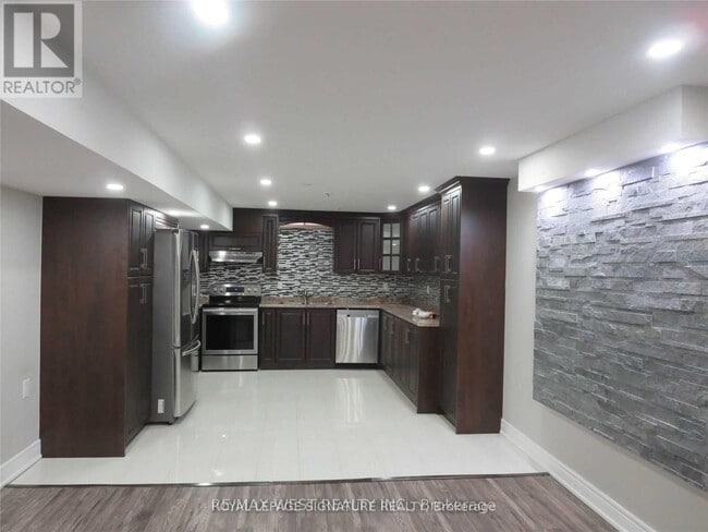 Building Photo - 6 Venue Rd