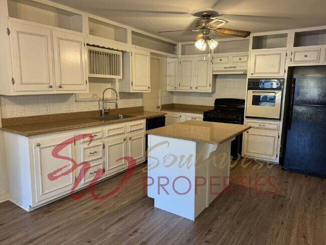 Foto del edificio - 4 bedroom 2 bath, great neighborhood! One block from TSU football field.
