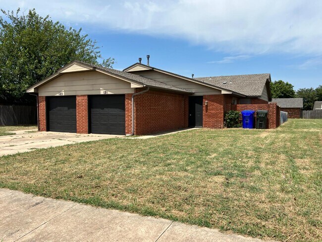 Foto del edificio - 121 Crawford Ct